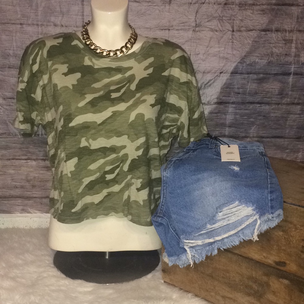 Old Navy Camo Print Cropped Tee